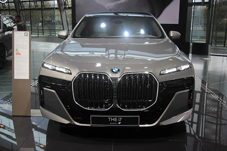 BMW i7 승용차