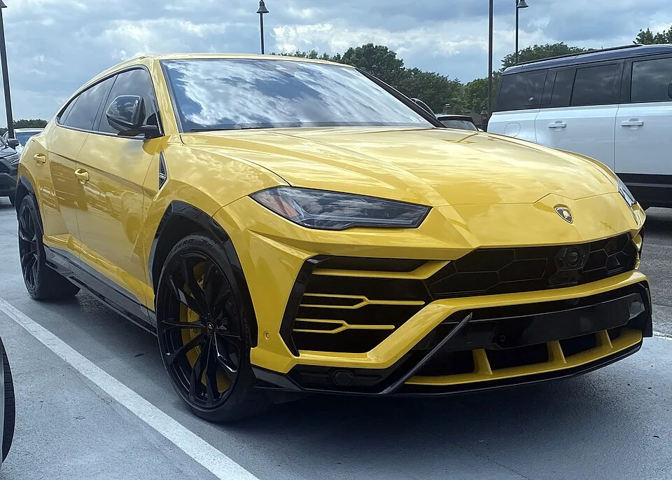 람보르기니 URUS 승용차