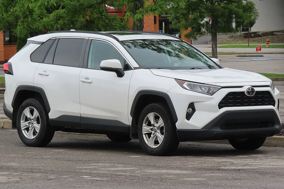 토요타 RAV4 승용차