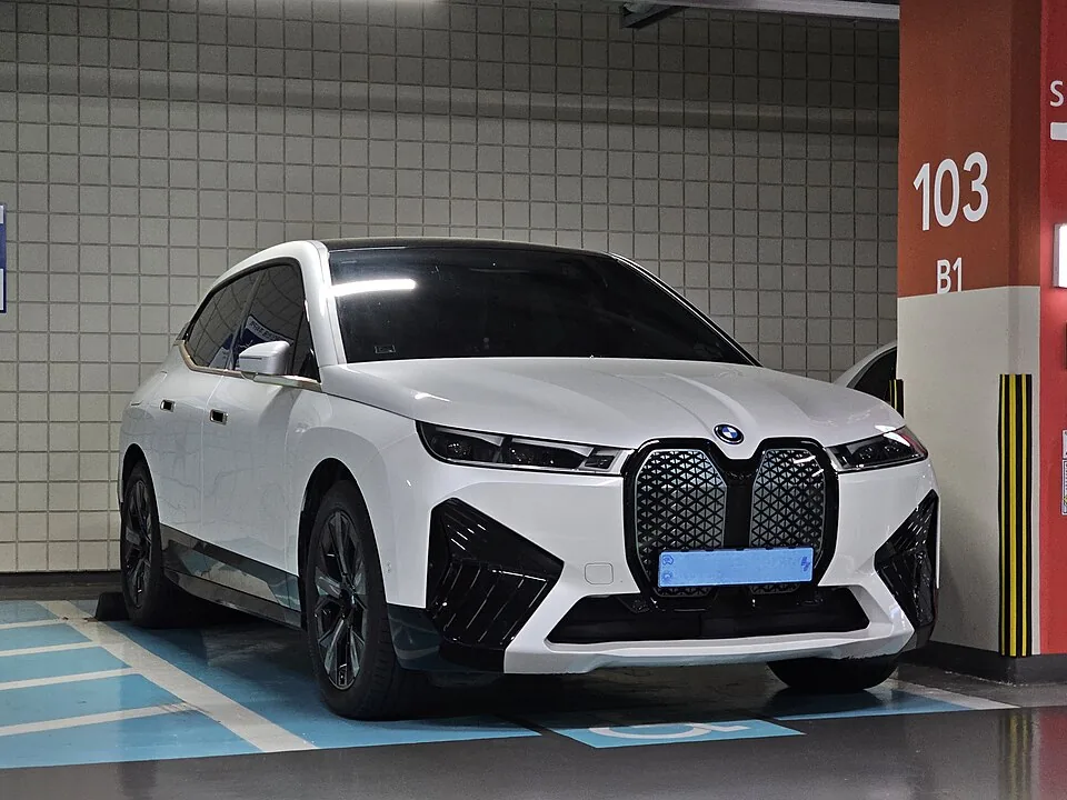 BMW iX 승용차