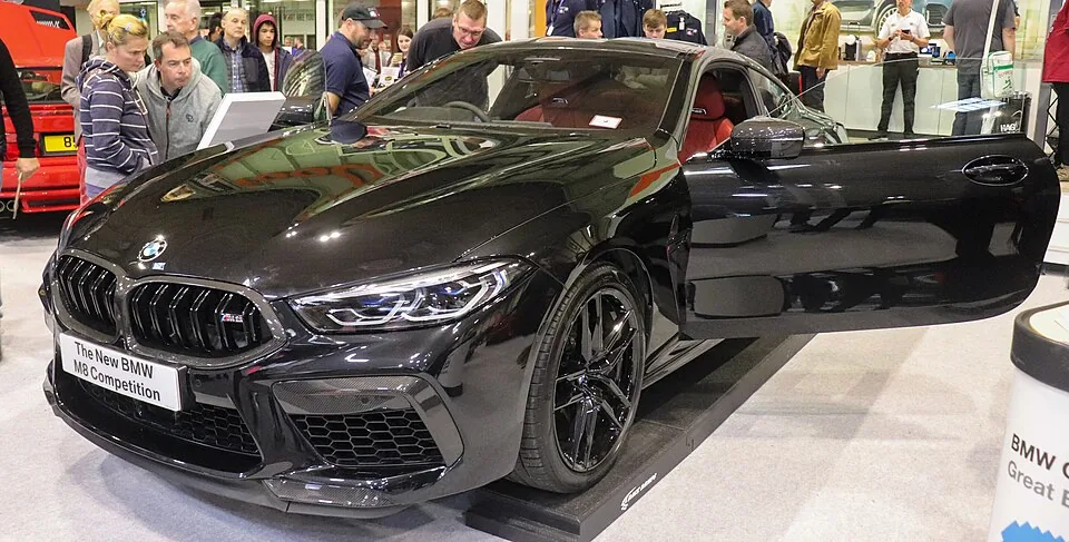 BMW M8 승용차