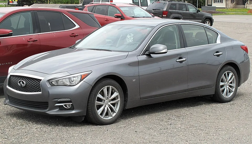 인피니티 Q50 승용차