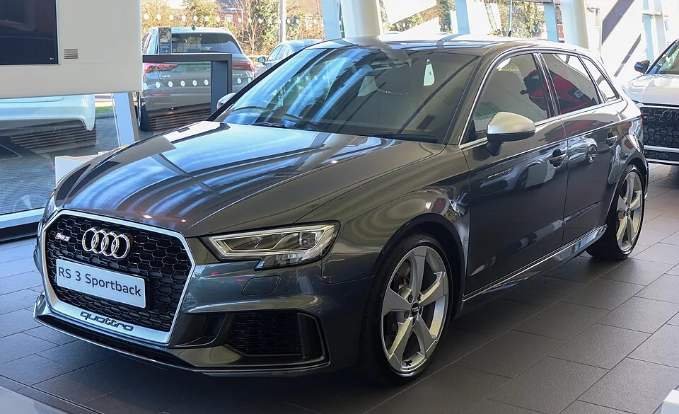 아우디 RS 3 승용차